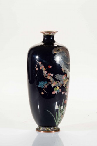 Vase cloisonné représentant un aigle sur une branche de pin Matsu - Mastromauro Japanese Art