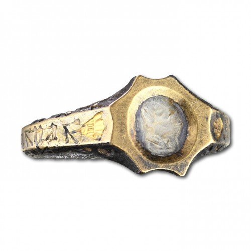 Antiquités - Medieval silver and gold ring set with an intaglio 15th century
