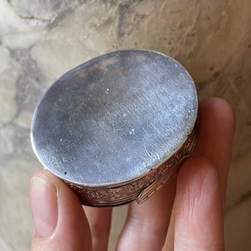  - Silver snuff box with an agate intaglio of Saint Jerome