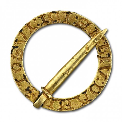  - Historically documented medieval gold ring brooch. French/English, 13th cen