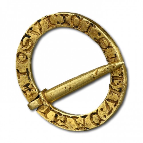 Antiquités - Historically documented medieval gold ring brooch. French/English, 13th cen