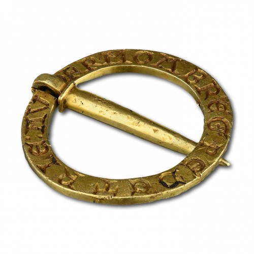 Antiquités - Historically documented medieval gold ring brooch. French/English, 13th cen