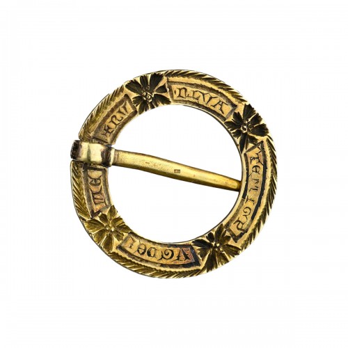 A Medieval gold ring brooch