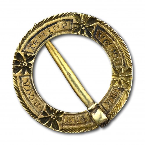 A Medieval gold ring brooch - Antique Jewellery Style 