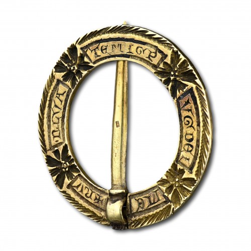 11th to 15th century - A Medieval gold ring brooch