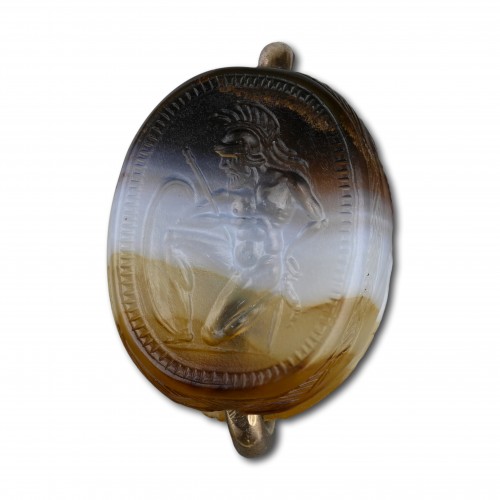 Banded agate scarab with a kneeling warrior - 