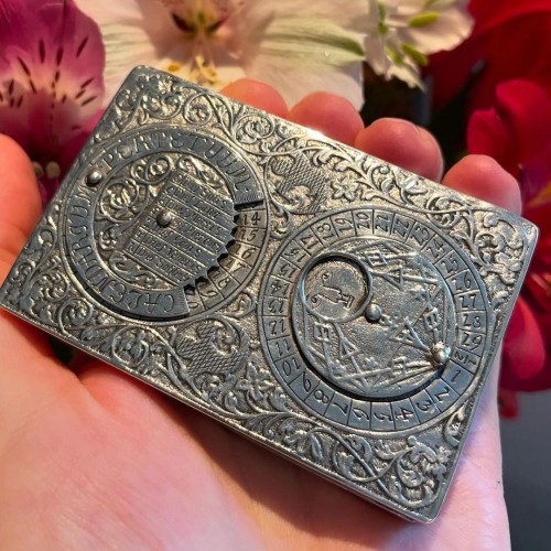 Antiquités - Silver perpetual calendar snuff box