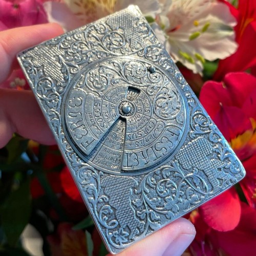 Antiquités - Silver perpetual calendar snuff box