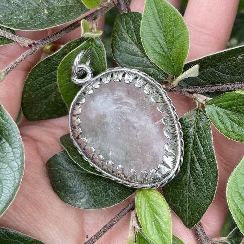 XVIe siècle et avant - Amulette en cristal de roche montée en argent