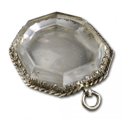 17th century - Silver mounted glass pendant