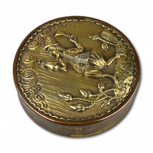 Objects of Vertu  - Amusing silver gilt tobacco box with a drunk man