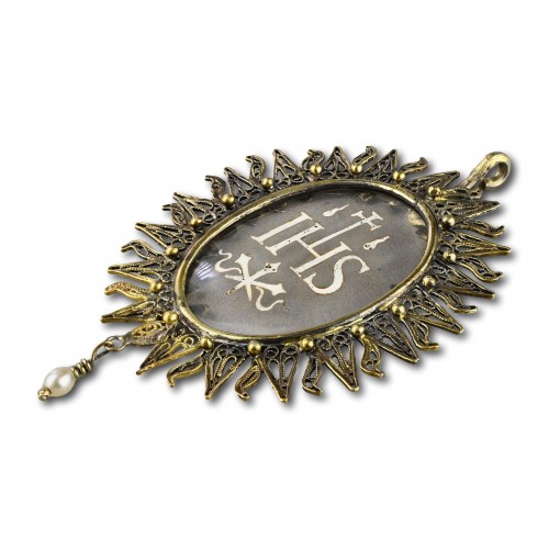 Silver gilt pendant with an enamelled glass ’IHS’ - Antique Jewellery Style 