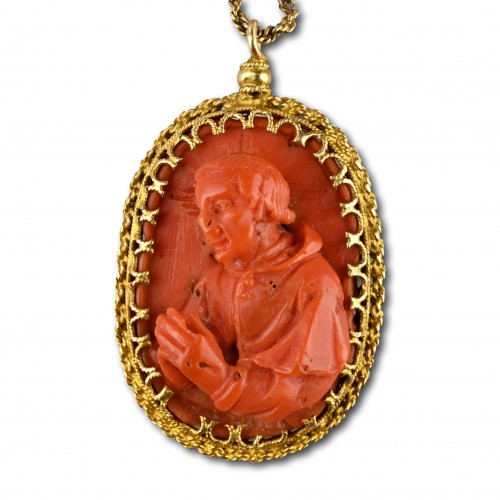 Religious Antiques  - Coral and gold rosary first quarter of the 17th century