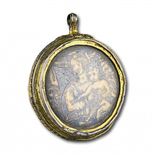 Silver gilt and niello marriage pendant. - 