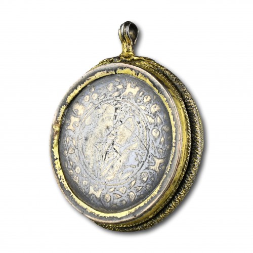 Silver gilt and niello marriage pendant. - 