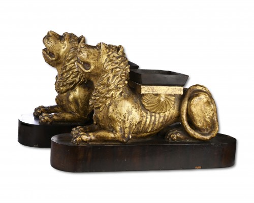 Objet de décoration  - Paire de lions en bois doré