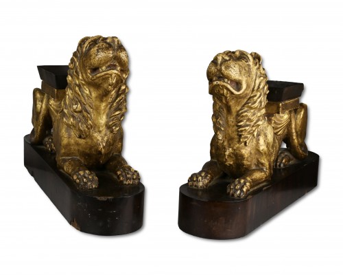 Antiquités - Pair of gilt-wood lions