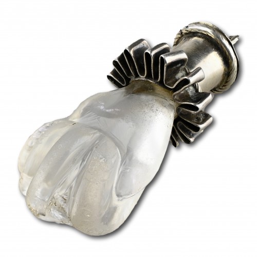 Silver mounted rock crystal Manu Fica amulet - 