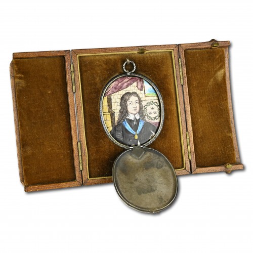 Antiquités - Carolean period enamel portrait miniature of a royalist