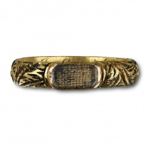 Stuart crystal mourning ring - 