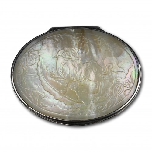 Silver and mother of pearl snuff box - silverware & tableware Style 