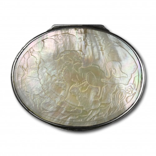 Silver and mother of pearl snuff box - 