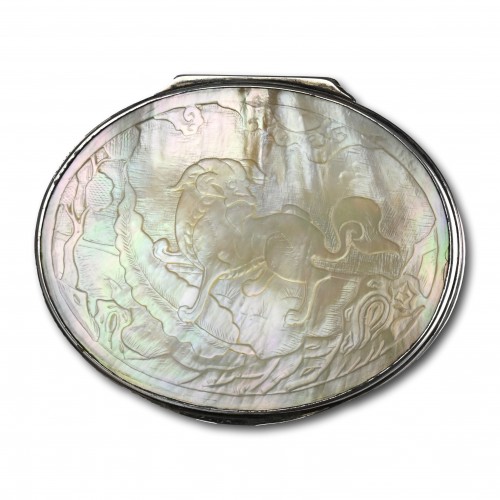 18th century - Silver and mother of pearl snuff box