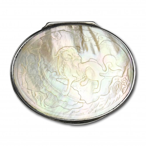  - Silver and mother of pearl snuff box