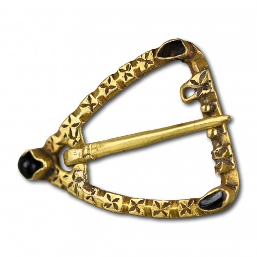 Medieval gold annular brooch with sapphires - Antique Jewellery Style 