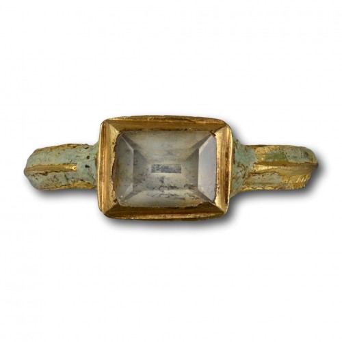 Enamel gold ring with a table cut rock crystal - Antique Jewellery Style 