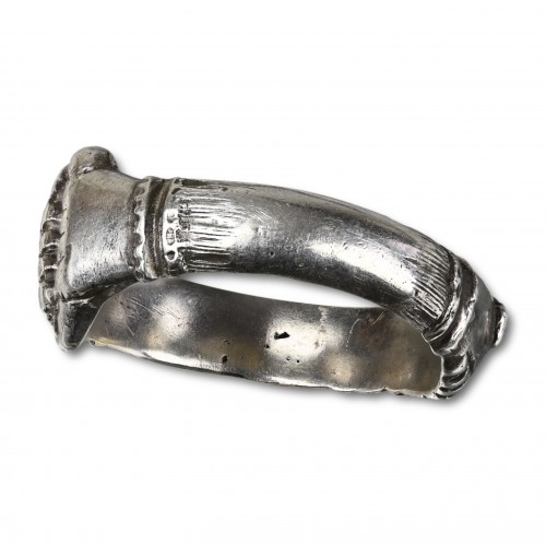 Curiosities  - Medieval silver fede ring, Italy15th century.