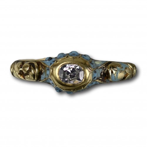 Bague en or émaillé bleu et diamants Angleterre seconde moitié du XVIIe siècle - Bijouterie, Joaillerie Style 