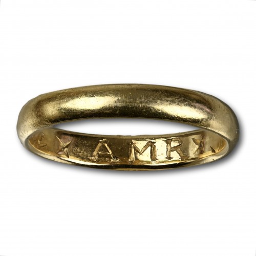 Gold posy ring engraved ’Think well of mee *AMR*’ - Antique Jewellery Style 