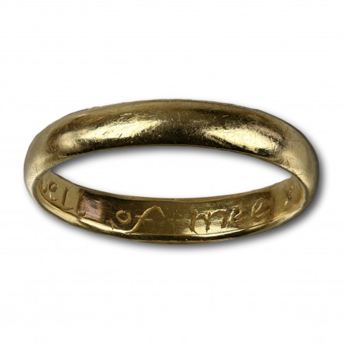 Gold posy ring engraved ’Think well of mee *AMR*’ - 