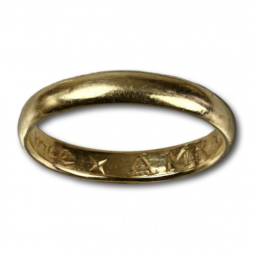 Antiquités - Gold posy ring engraved ’Think well of mee *AMR*’