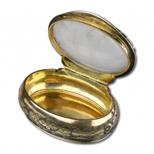 Objects of Vertu  - Engraved silver gilt and rock crystal box