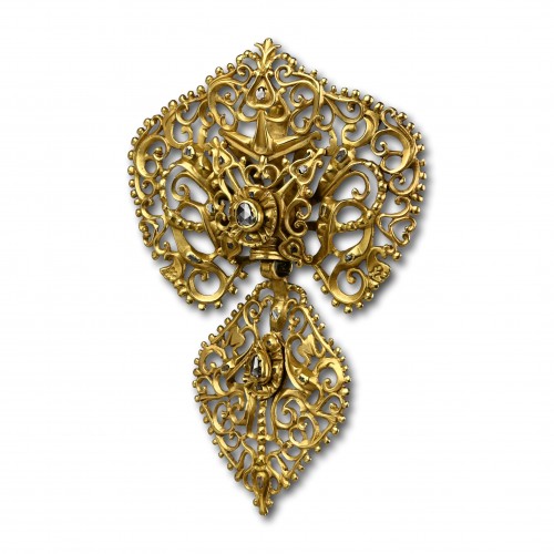 Antique Jewellery  - Diamond set high carat gold pendant