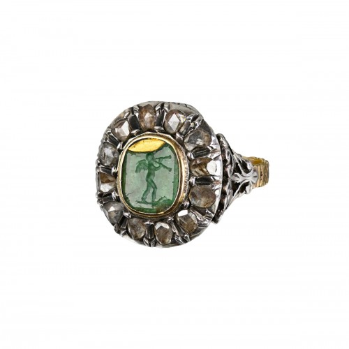 Diamond locket ring with an emerald intaglio