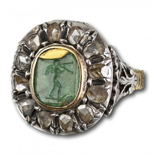 Diamond locket ring with an emerald intaglio - Antique Jewellery Style 