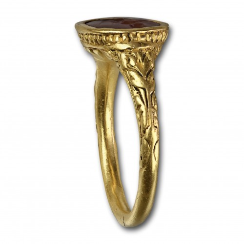  - Renaissance gold ring with an intaglio of warrior