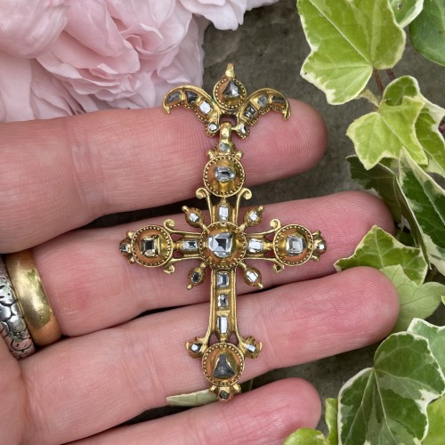 Table cut diamond cross pendant - 