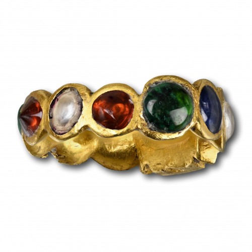 Gold, pearl, garnet, emerald and sapphire ring - 