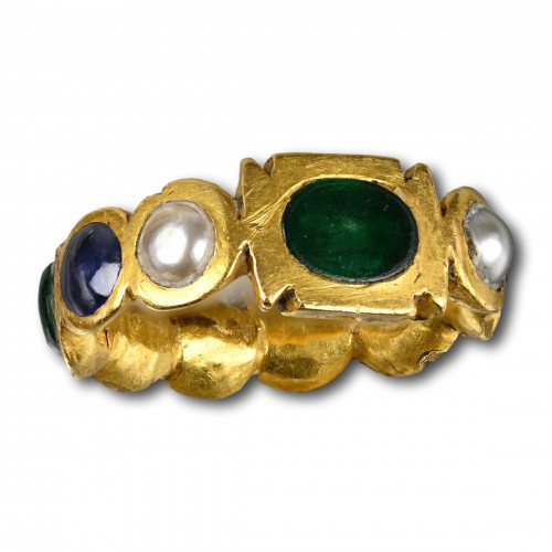 Gold, pearl, garnet, emerald and sapphire ring - 