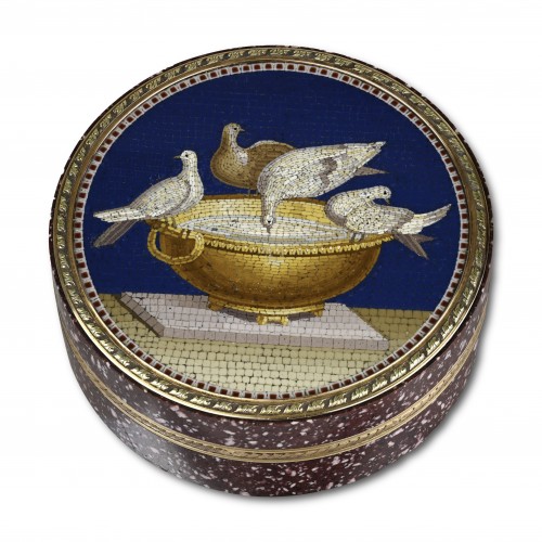 Porphyry and gold snuff box set with micromosaic plaques. Italian, 18th cen - Objects of Vertu Style 