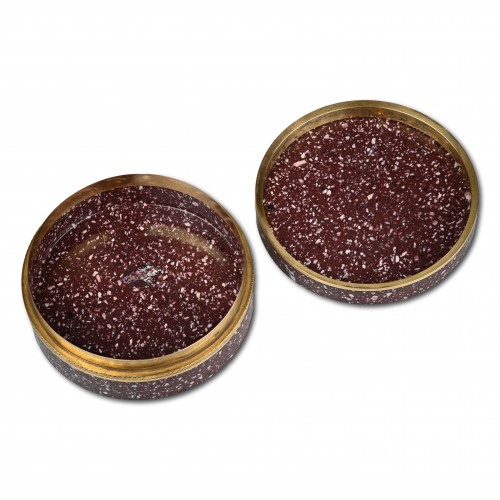 Porphyry and gold snuff box set with micromosaic plaques. Italian, 18th cen - 