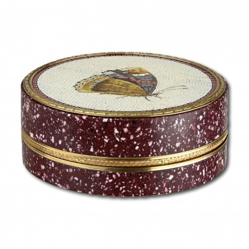  - Porphyry and gold snuff box set with micromosaic plaques. Italian, 18th cen