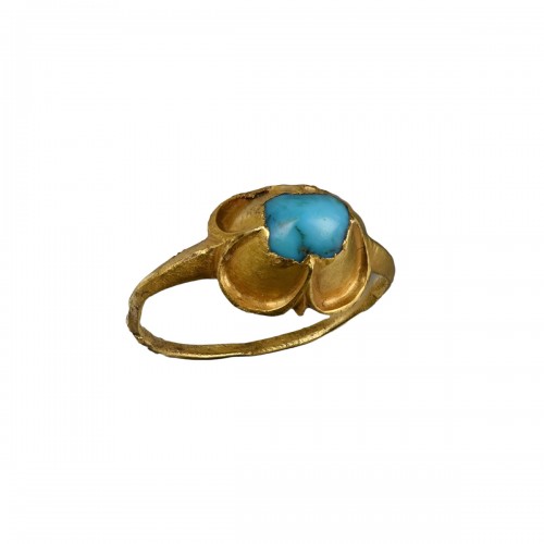 Renaissance gold ring with a turquoise