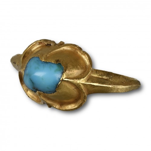 Renaissance gold ring with a turquoise - Antique Jewellery Style 