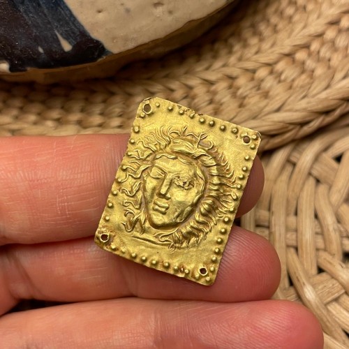 Antiquités - Ancient Greek gold appliqué with Alexander the Great, late 4th–3rd century 