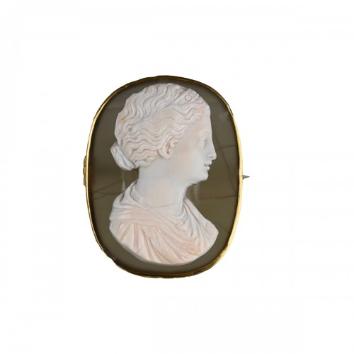 Renaissance sardonyx cameo of a beautiful young woman. Italian, 16th centur